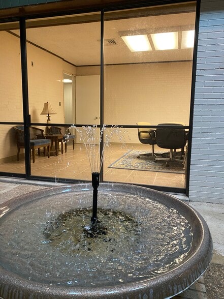 9400 Village Green Dr, Shreveport, LA for lease - Building Photo - Image 2 of 45