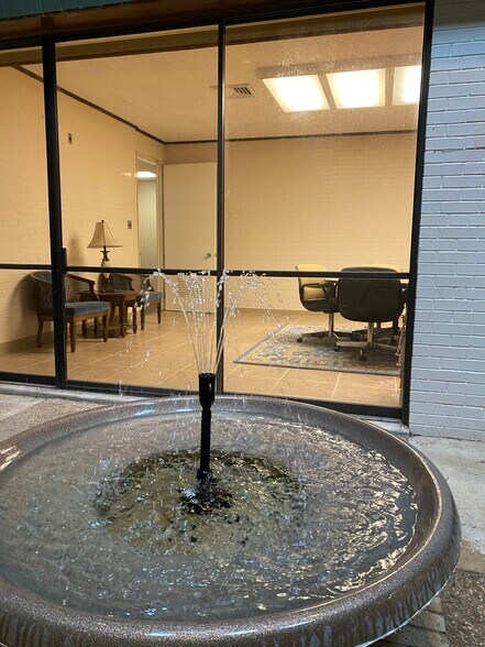 9400 Village Green Dr, Shreveport, LA à louer - Photo du bâtiment - Image 2 de 45