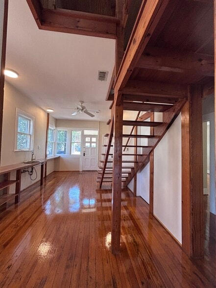 702 W 34th St, Austin, TX for lease - Building Photo - Image 3 of 7