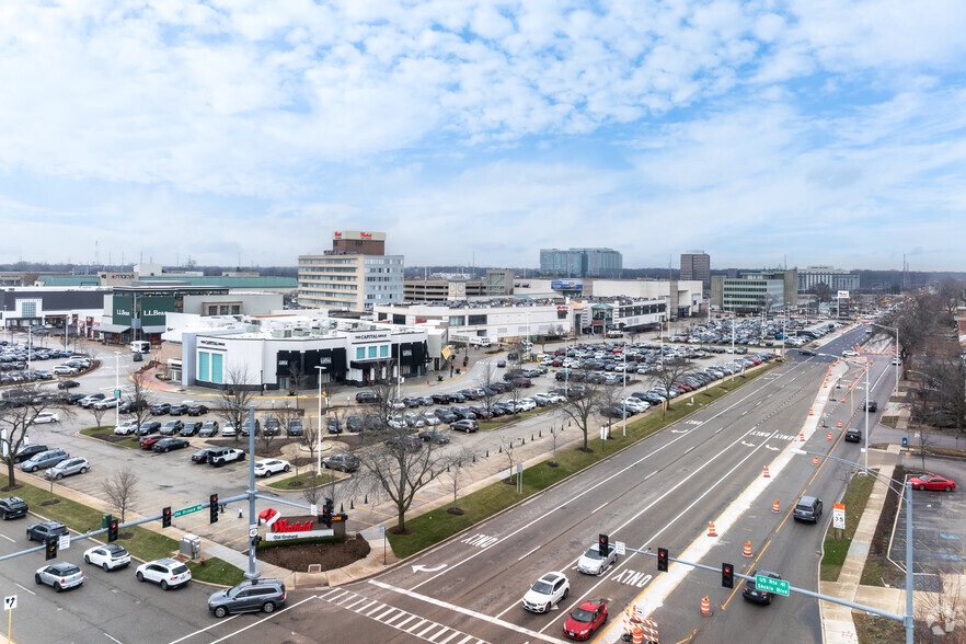 4999 Old Orchard Ctr, Skokie, IL for lease - Building Photo - Image 2 of 2