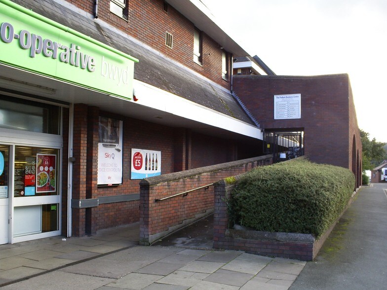 Ambrose Lloyd Centre, Mold à louer - Photo du bâtiment - Image 2 de 3
