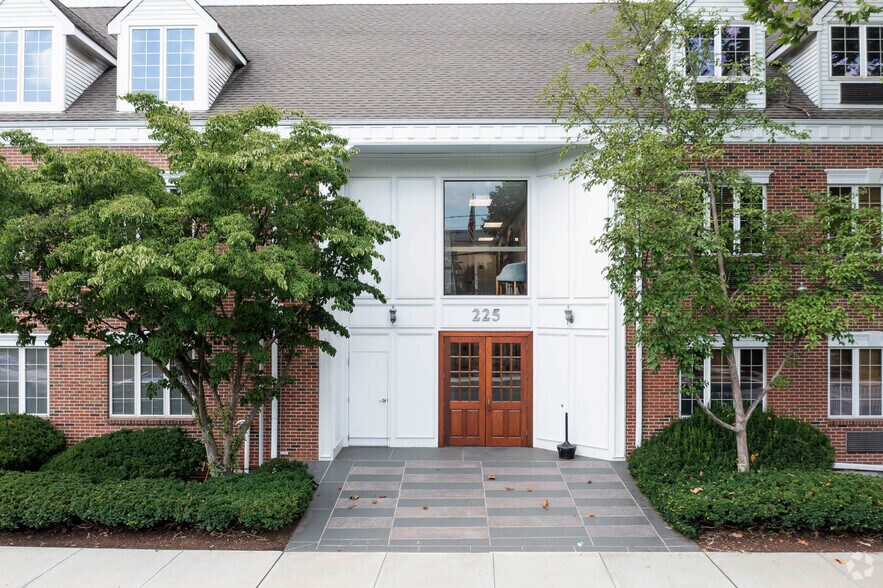 225 Main St, Westport, CT à louer - Photo du bâtiment - Image 2 de 6