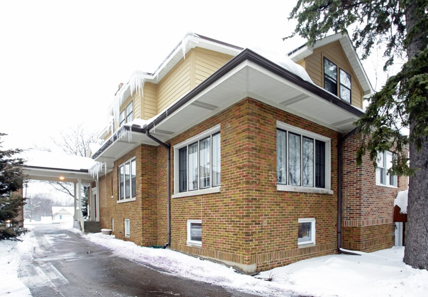 402 E Roosevelt Rd, Wheaton, IL for lease - Building Photo - Image 3 of 14