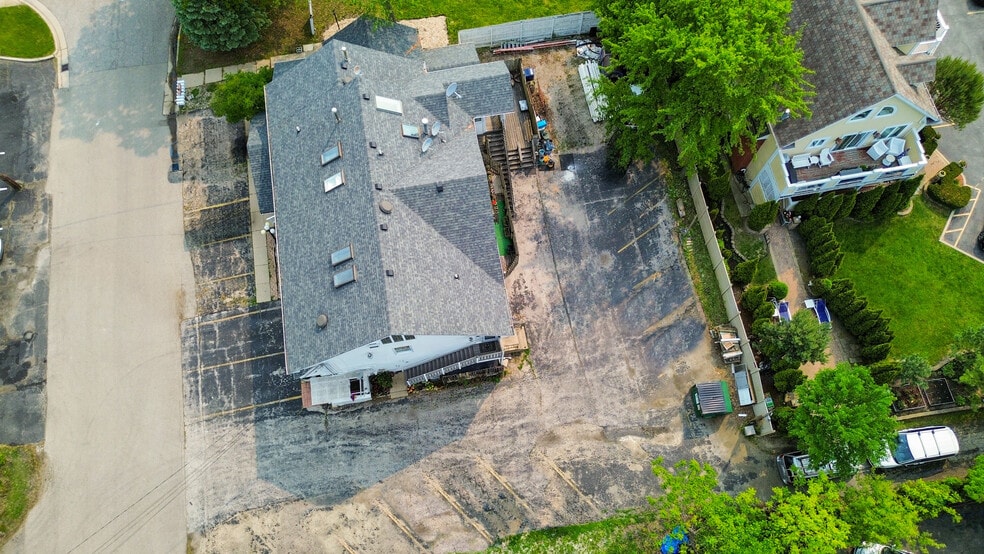 208 N Waukegan Rd, Lake Bluff, IL for sale - Building Photo - Image 3 of 12