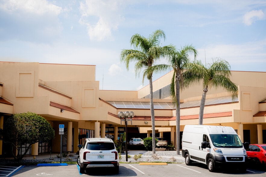 500-540 W Lake Mary Blvd, Sanford, FL for lease - Building Photo - Image 2 of 10