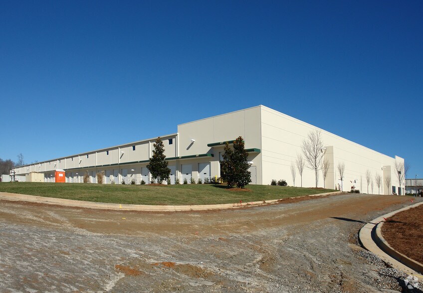 2402 Tech Center Pky, Lawrenceville, GA à louer - Photo du bâtiment - Image 2 de 3
