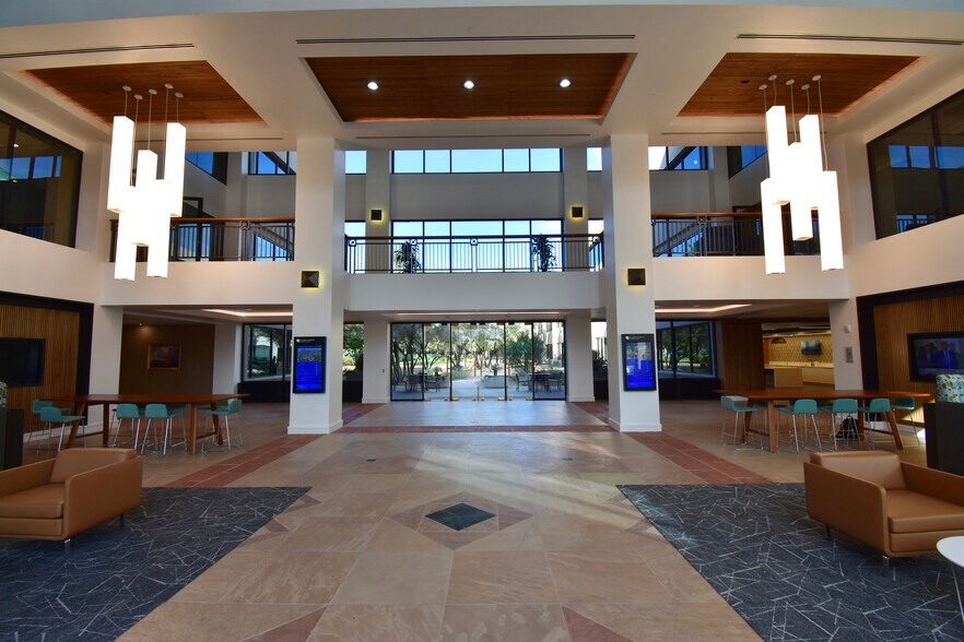 8800 N Gainey Center Dr, Scottsdale, AZ à louer - Photo intérieure - Image 2 de 13