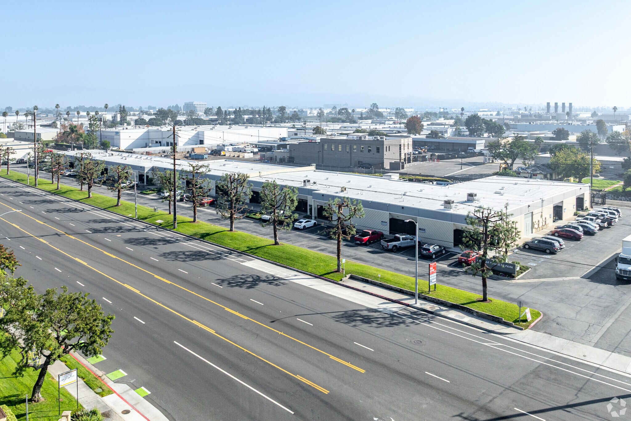 350 E Orangethorpe Ave, Placentia, CA à louer Photo principale- Image 1 de 16