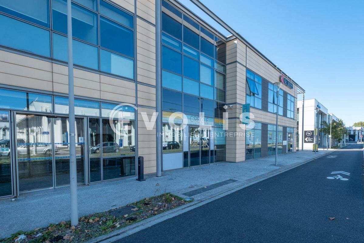 Flex in Rungis for lease Building Photo- Image 1 of 2