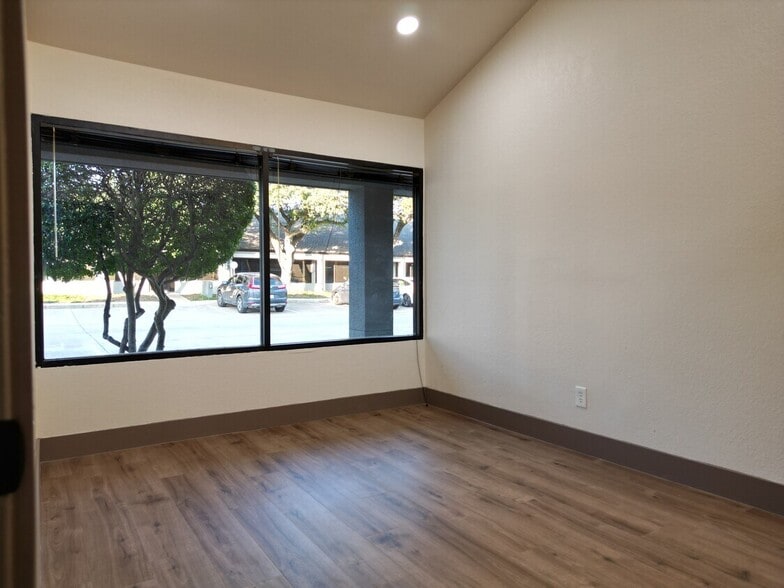 4734 Benbrook Blvd, Benbrook, TX for lease - Building Photo - Image 3 of 13