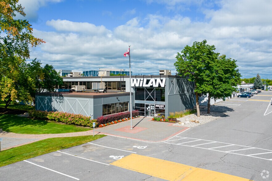 1891-1941 Robertson Rd, Ottawa, ON à louer - Photo du bâtiment - Image 2 de 5