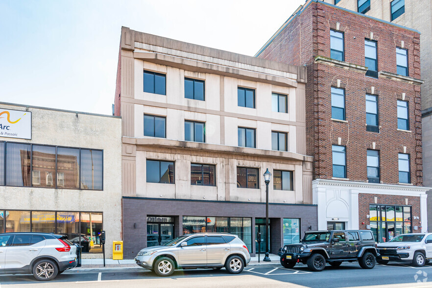 216-218 Main St, Hackensack, NJ à vendre - Photo principale - Image 1 de 1