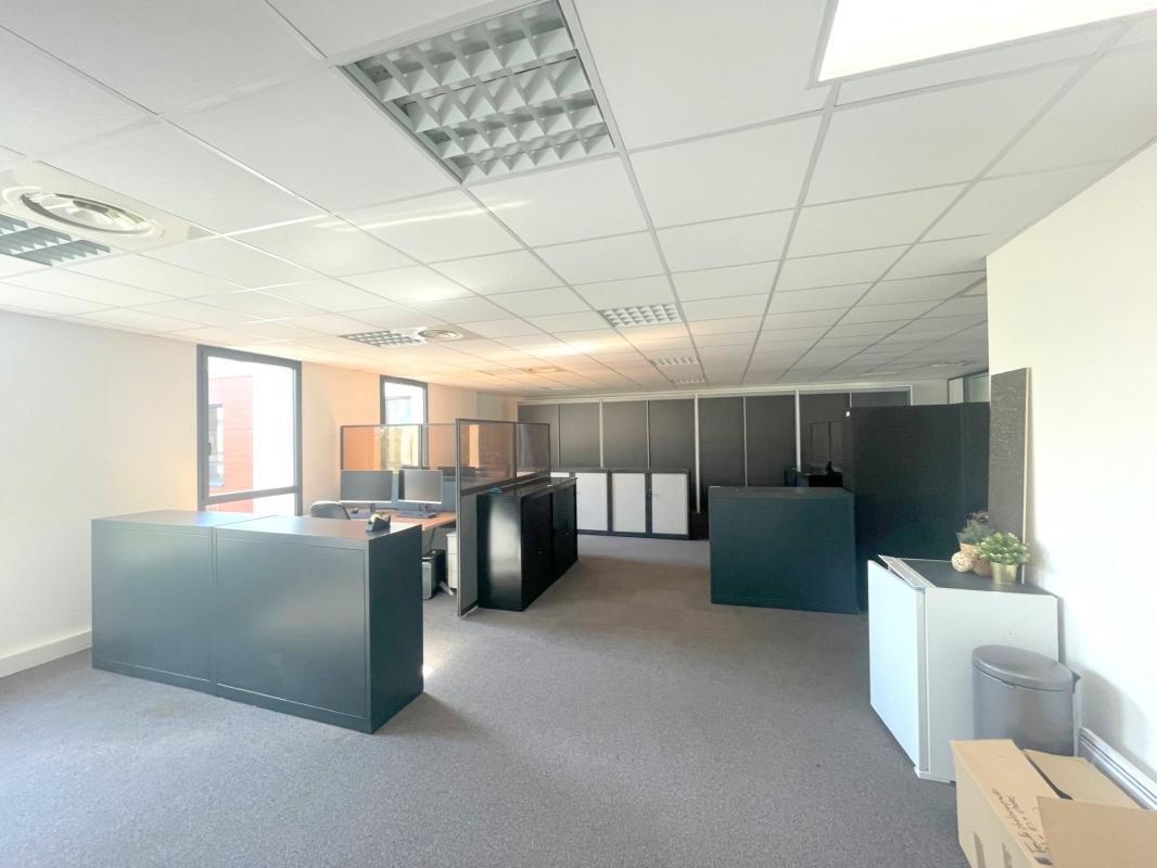 Office in Croissy-sur-Seine for lease Interior Photo- Image 1 of 10