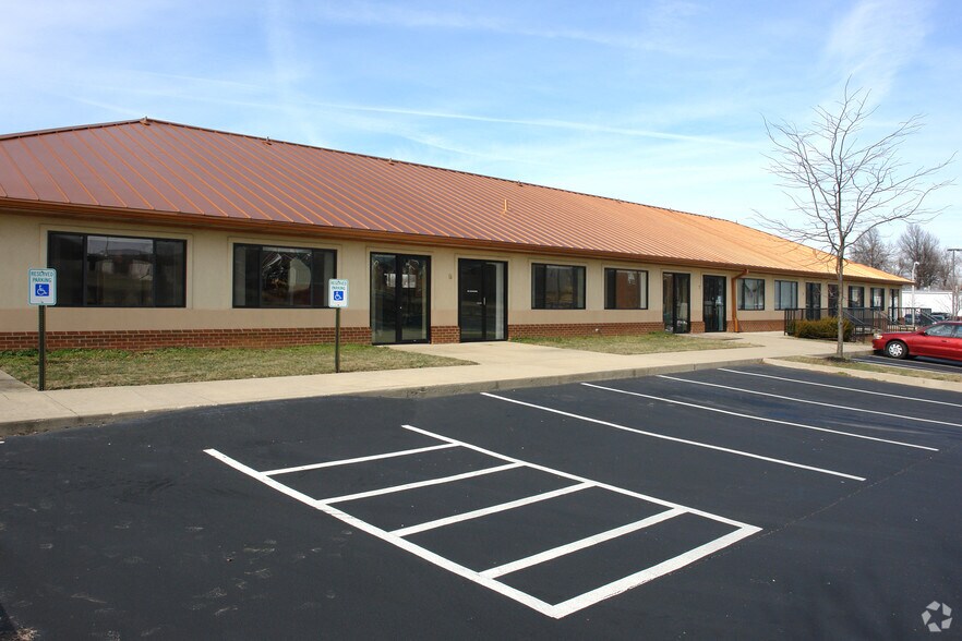 100 John Sutherland Dr, Nicholasville, KY à louer - Photo du bâtiment - Image 1 de 4