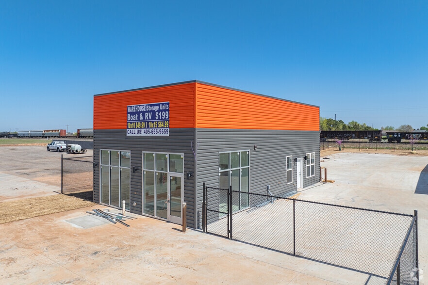1600 S Broadway Ave, Moore, OK for lease - Building Photo - Image 2 of 29