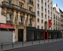 Retail in Paris for lease Building Photo- Image 1 of 1