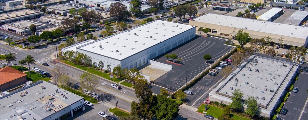 2828 Junipero Ave, Signal Hill, CA à louer - Photo principale - Image 1 de 12