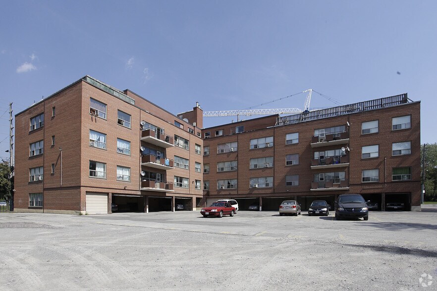 391 Major Mackenzie Dr E, Richmond Hill, ON à vendre - Photo principale - Image 1 de 13