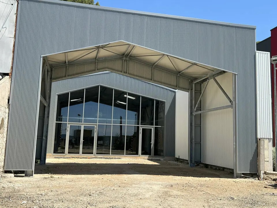 Retail in Vitrolles for lease Building Photo- Image 1 of 6