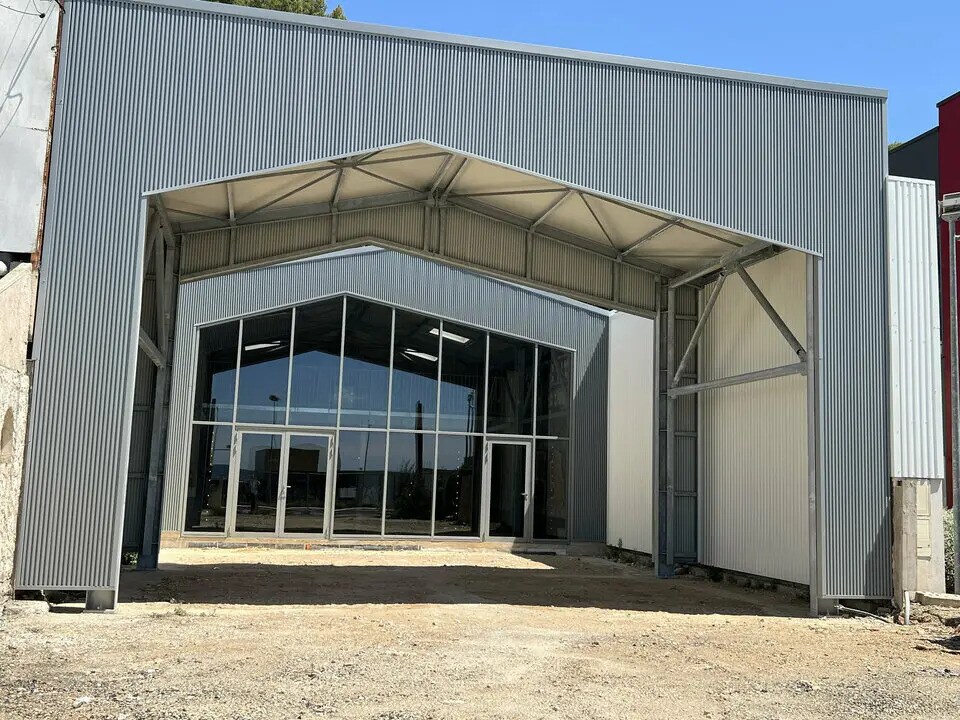 Commerce de détail dans Vitrolles à louer Photo du bâtiment- Image 1 de 6