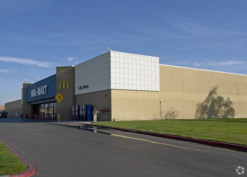 2001-2295 W Cleveland Ave, Madera, CA à louer - Photo du bâtiment - Image 1 de 9