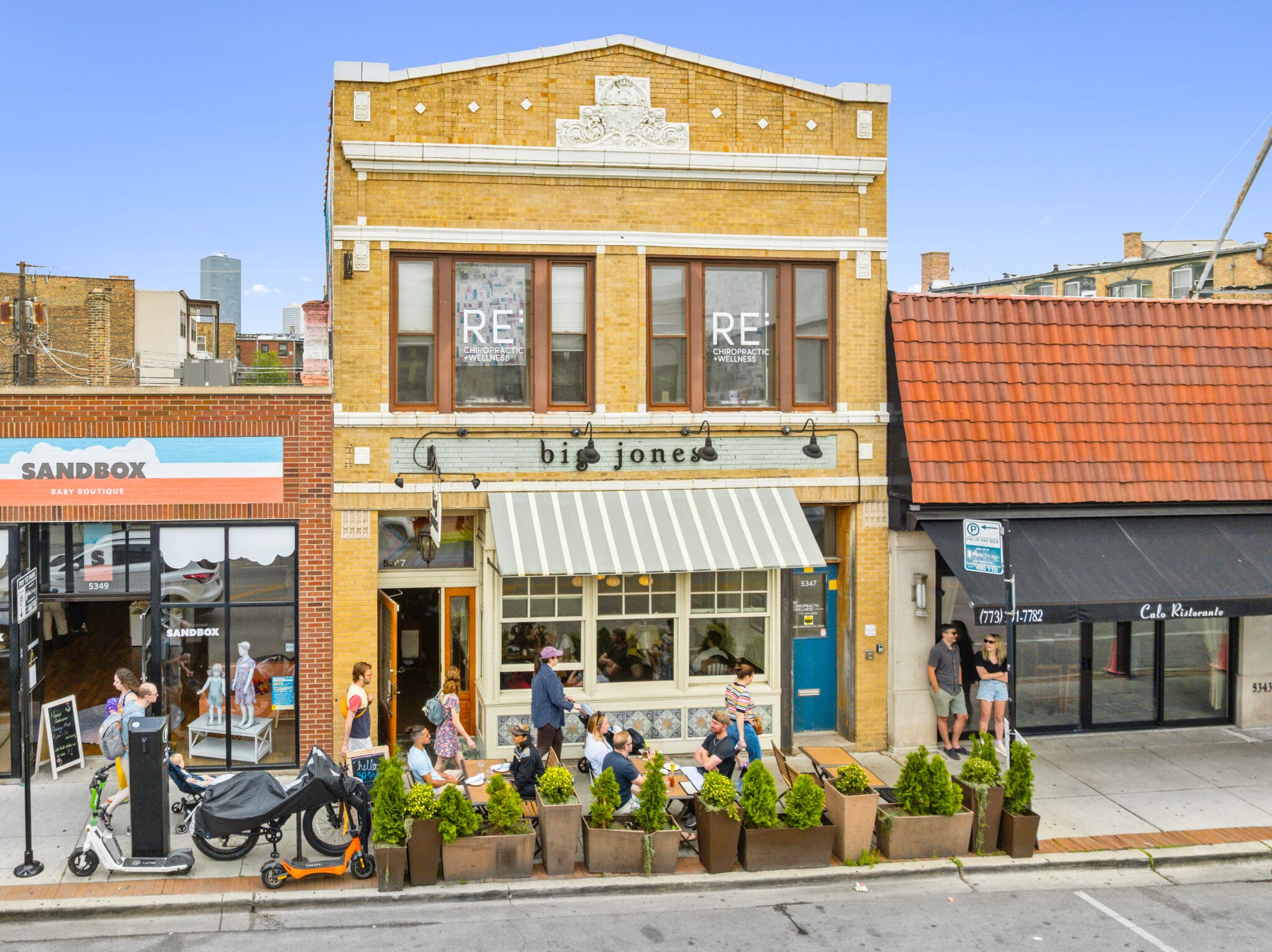 Andersonville Retail Portfolio portfolio of 2 properties for sale on LoopNet.ca Primary Photo- Image 1 of 11