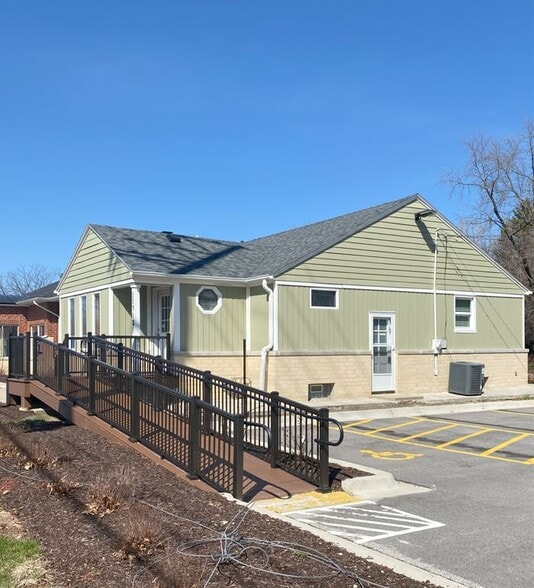 11312 S Vine St, Huntley, IL for lease - Building Photo - Image 2 of 14