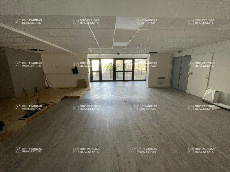 Industrial in Lognes for lease - Interior Photo - Image 1 of 9