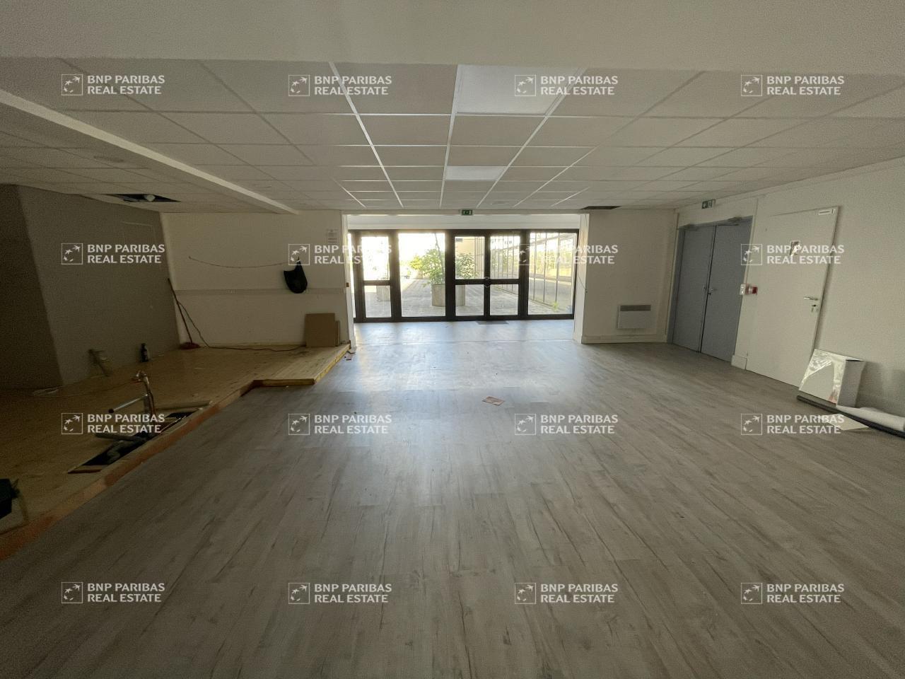 Industrial in Lognes for lease Interior Photo- Image 1 of 10