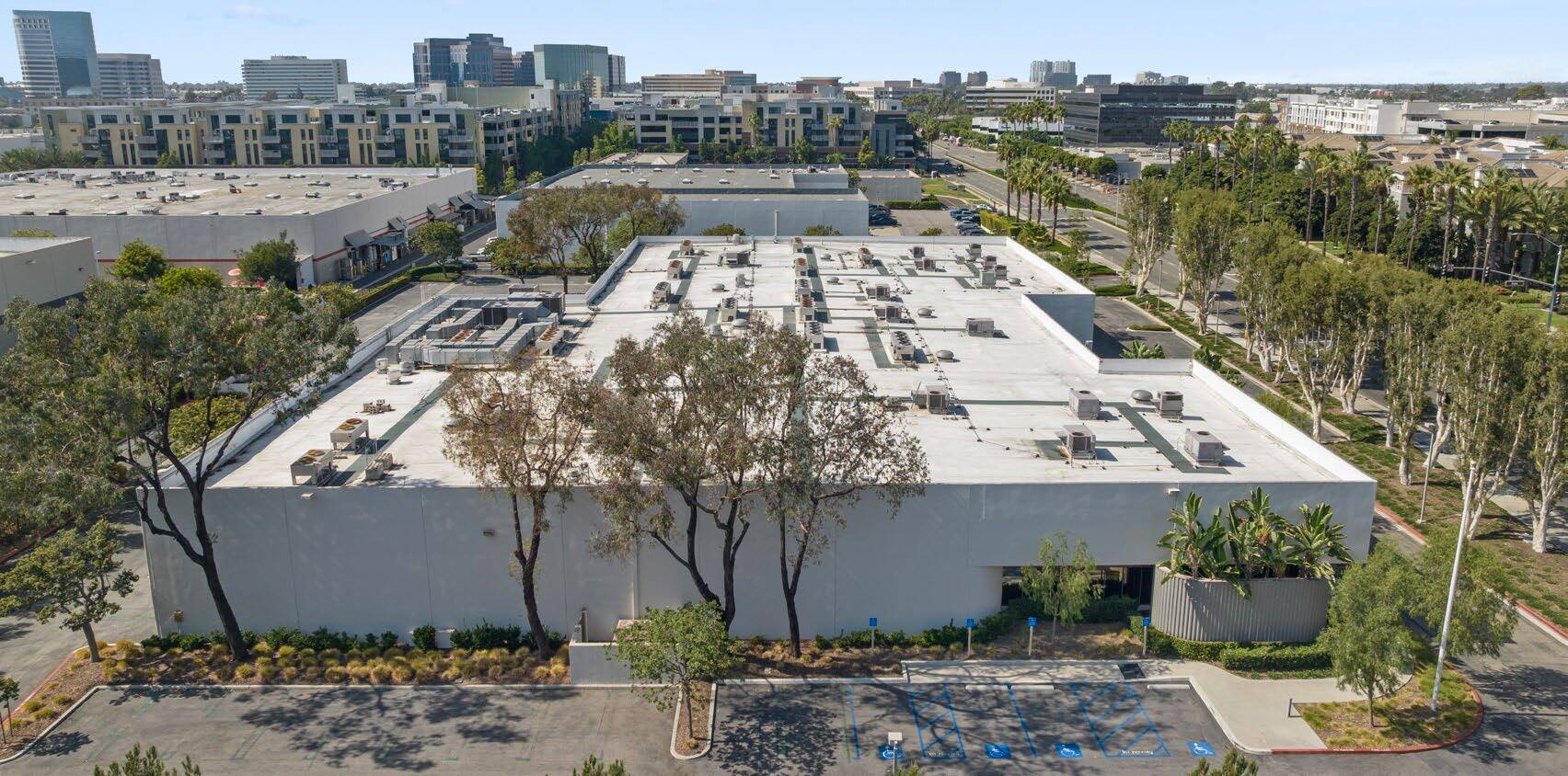2640 Main St, Irvine, CA à louer Photo du bâtiment- Image 1 de 5