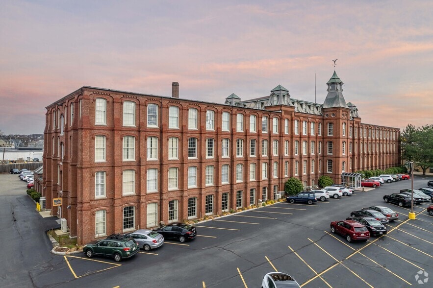 320 Nevada St, Newton, MA à louer - Photo principale - Image 1 de 34