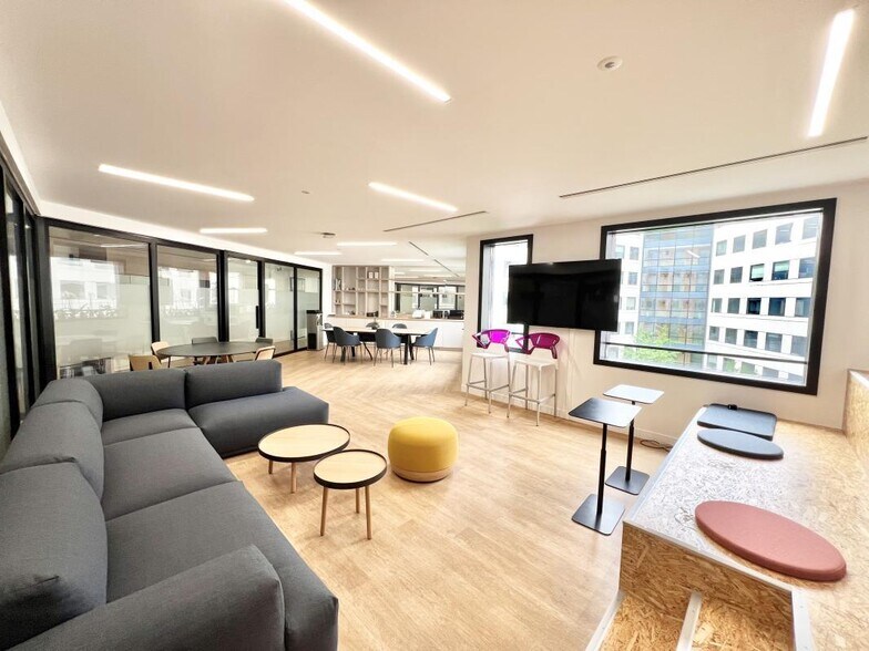 Bureau dans Courbevoie à louer - Photo du bâtiment - Image 3 de 7