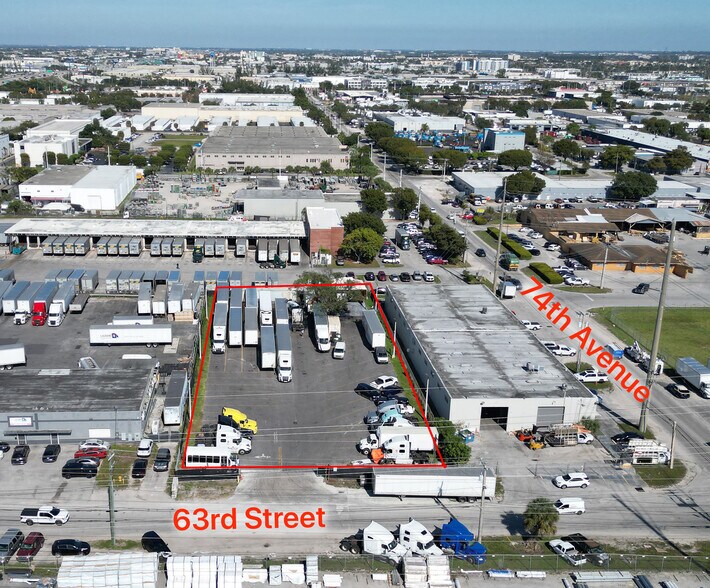 7415 NW 63 st, Miami, FL à louer - Photo du bâtiment - Image 2 de 5