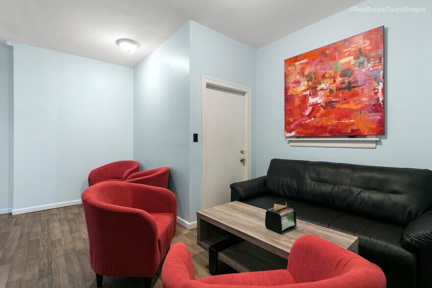 1933-1937 Pacific Ave, Forest Grove, OR à louer - Photo intérieure - Image 3 de 5