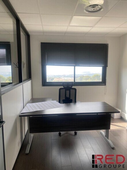 Bureau dans La Ciotat à louer - Photo intérieure - Image 2 de 5