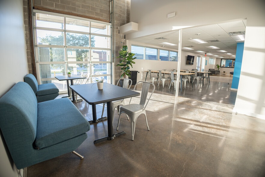 4900 Calvert St, Dallas, TX à louer - Hall d’entrée - Image 2 de 12