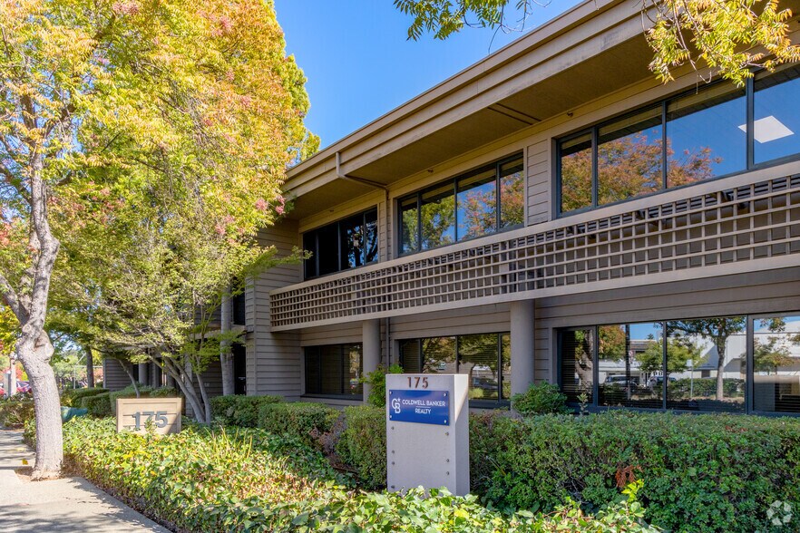 175 S San Antonio Rd, Los Altos, CA à louer - Photo du bâtiment - Image 3 de 21
