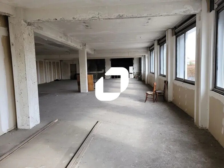 Office in Montreuil for lease - Interior Photo - Image 2 of 5