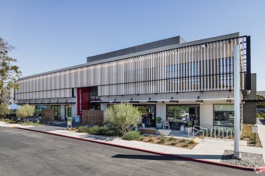 5300 McConnell Ave, Los Angeles, CA à louer - Photo du bâtiment - Image 2 de 4