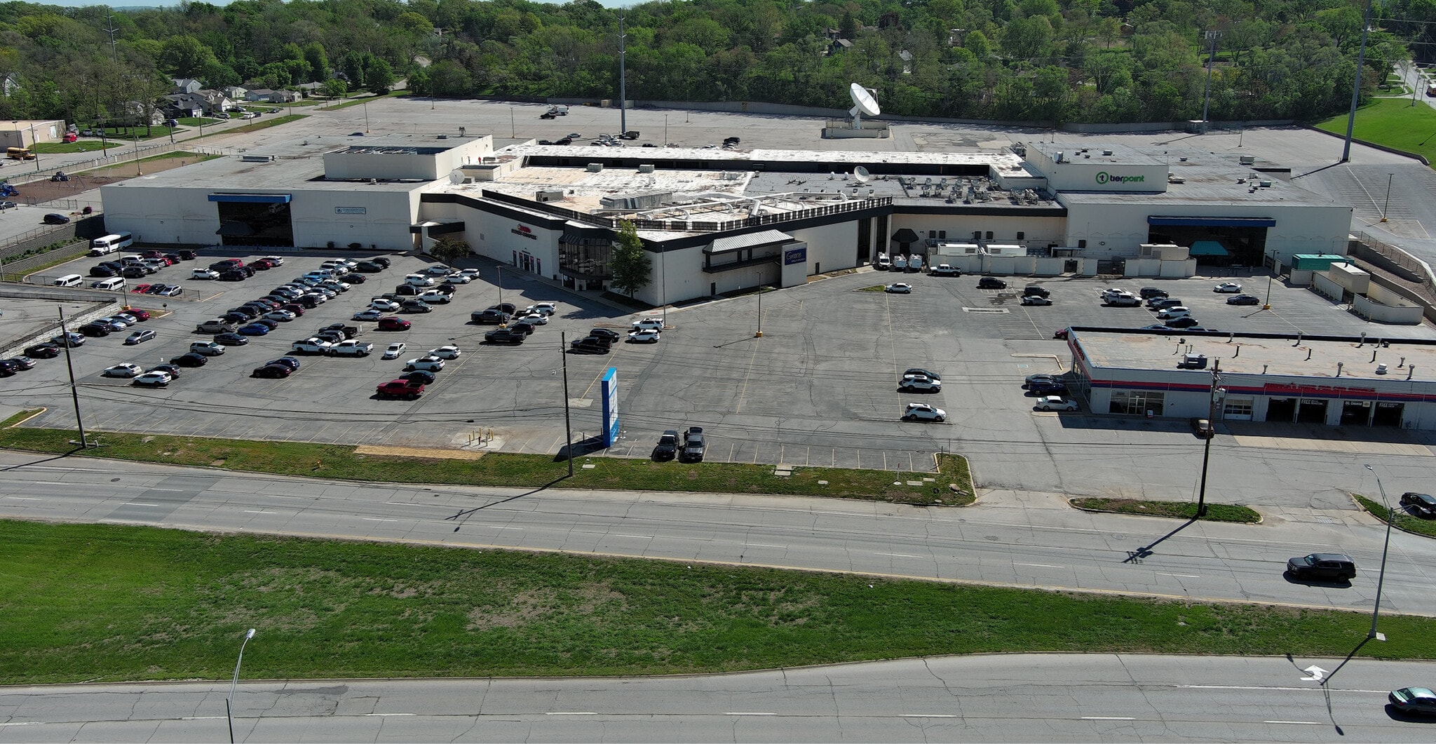 1001 Fort Crook Rd N, Bellevue, NE for lease Building Photo- Image 1 of 11