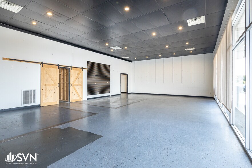 1158 Industry Rd, Lexington, KY à louer - Photo du bâtiment - Image 3 de 11