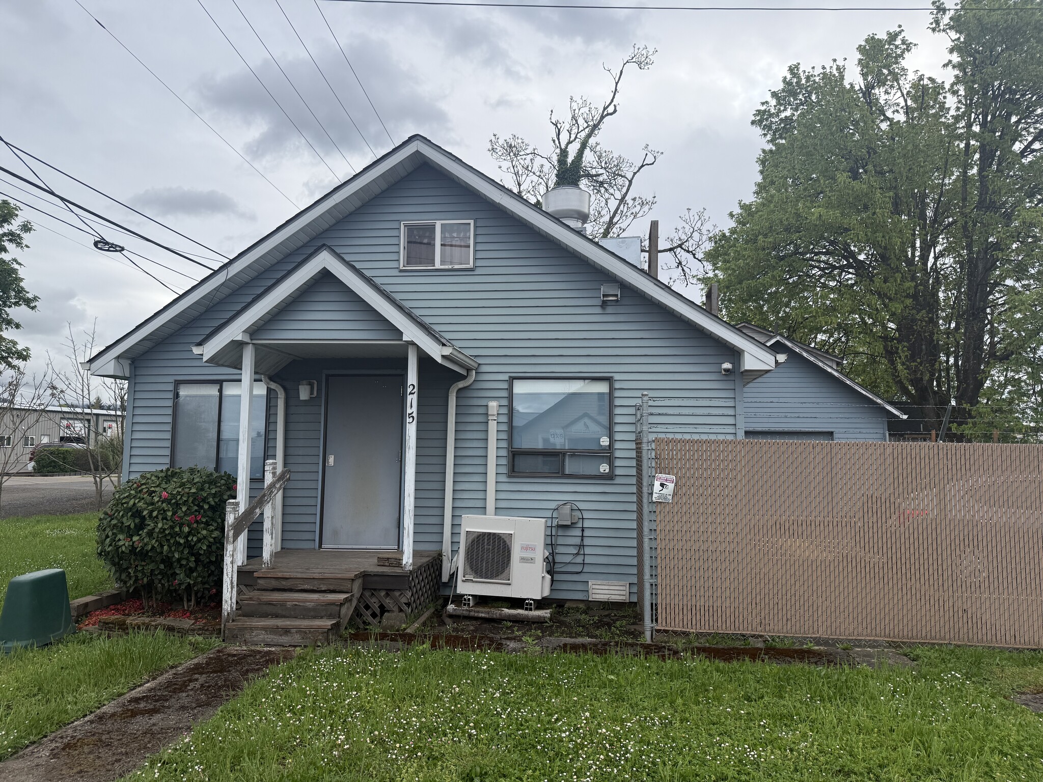 215 S 19th St, Springfield, OR à louer Photo intérieure- Image 1 de 11
