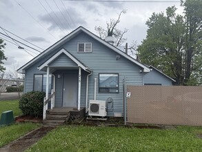 215 S 19th St, Springfield, OR à louer Photo intérieure- Image 1 de 11