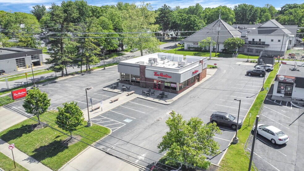 5470 N High St, Columbus, OH à louer - Photo du bâtiment - Image 2 de 7