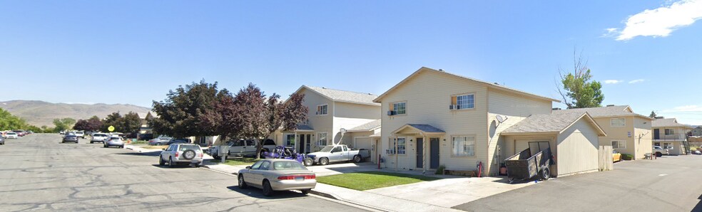 Stanton Park Development Estate portefeuille de 10 propriétés à vendre sur LoopNet.ca - Photo du bâtiment - Image 2 de 9