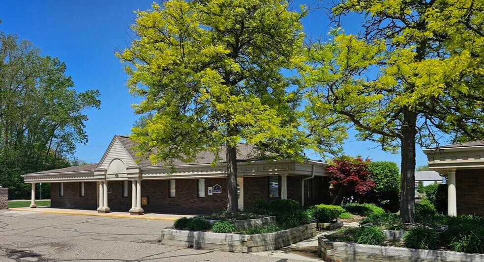 145 Rochdale Dr S, Rochester Hills, MI à louer - Photo du bâtiment - Image 1 de 1