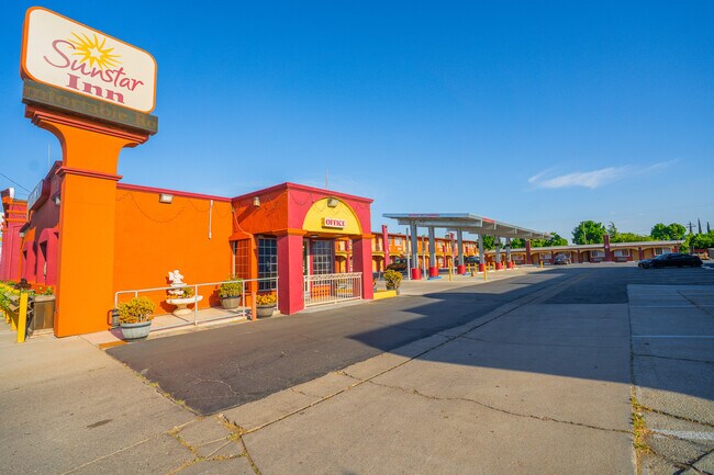 Plus de détails pour 839 W Pacheco Blvd, Los Banos, CA - Services hôteliers à vendre