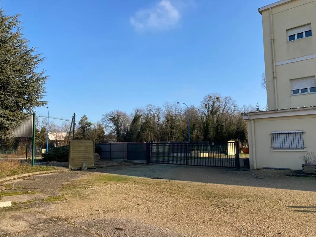 Land in Étampes for sale Primary Photo- Image 1 of 9