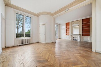 Plus de détails pour Multi-résidentiel à vendre