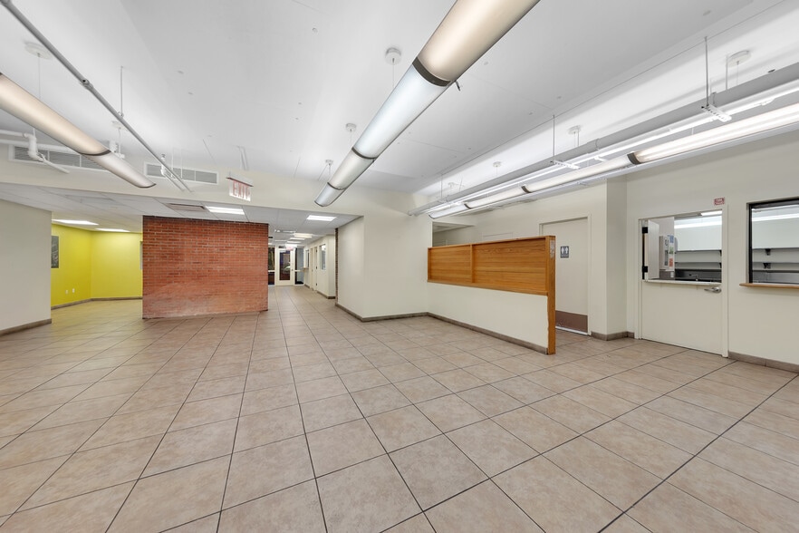 242-244 E Second St, New York, NY for lease - Interior Photo - Image 3 of 6